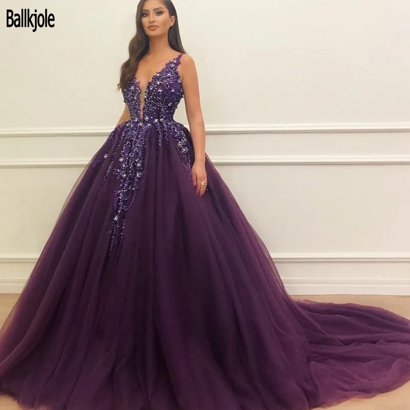 2019 Arabic Purple Tulle Ball Gowns Evening Dresses Beaded V-Neck Robe de Soriee Dubai Women Long Prom Formal Dress Party Gowns
2019 Arabic Purple Tulle Ball Gowns Evening Dresses Beaded V-Neck Robe de Soriee Dubai Women Long Prom Formal Dress Party Gowns