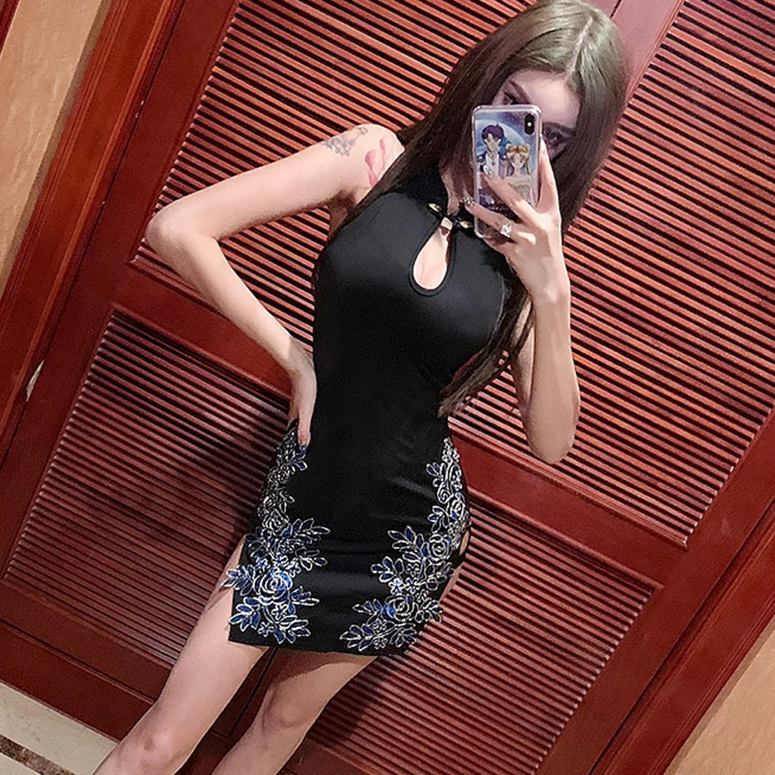 2019 new women's fashion retro embroidery openwork split dress cheongsam slim bag hip black dress
2019 new women's fashion retro embroidery openwork split dress cheongsam slim bag hip black dress