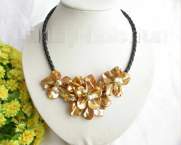FREE shipping>>>>handcraft bloom yellow seashell pearls crystal choker leather necklace j7766 6.07
FREE shipping>>>>handcraft bloom yellow seashell pearls crystal choker leather necklace j7766 6.07