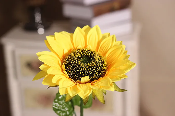 Single sunflower flower wholesale flower simulation room decorative flower ornaments Home Furnishing props
Single sunflower flower wholesale flower simulation room decorative flower ornaments Home Furnishing props