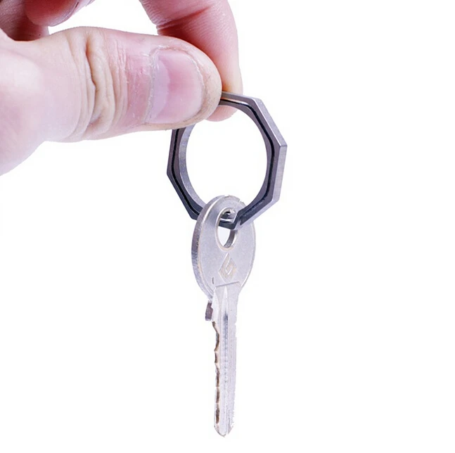 EDCGEAR CNC outdoor portable tool TC4 titanium mini Key chain hook never rust with life
EDCGEAR CNC outdoor portable tool TC4 titanium mini Key chain hook never rust with life