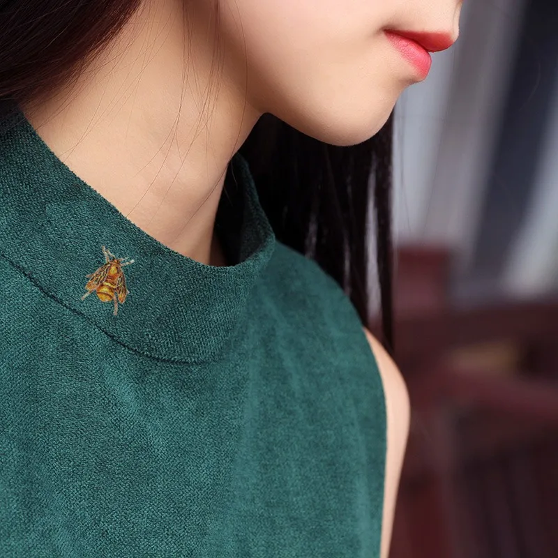 Factory Direct Sale Black Or Red Wing Enameled And Crystal Rhinestones Insect Bee Brooch Lapel Pins For Women Or Men
Factory Direct Sale Black Or Red Wing Enameled And Crystal Rhinestones Insect Bee Brooch Lapel Pins For Women Or Men