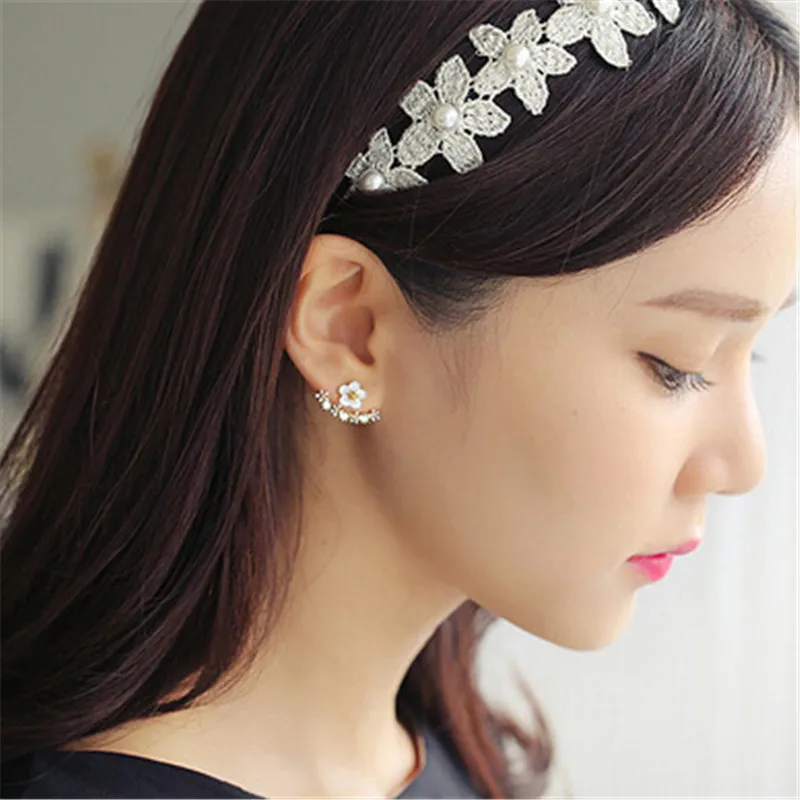 Korean romantic little Zouju pure silver earrings Beautiful and fresh temperament three-dimensional flower ear ornaments
Korean romantic little Zouju pure silver earrings Beautiful and fresh temperament three-dimensional flower ear ornaments