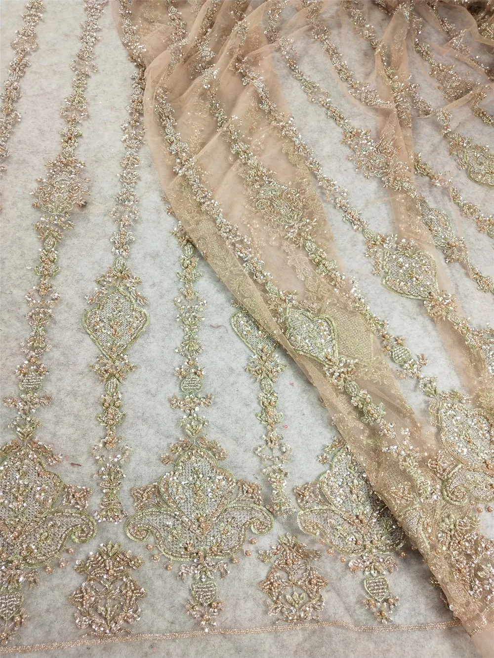 French lace fabric 5yds/pce by dhl gold hand heavy beads&sequins fabrics for women gorgeous dresses high qaulity designs 2019
French lace fabric 5yds/pce by dhl gold hand heavy beads&sequins fabrics for women gorgeous dresses high qaulity designs 2019