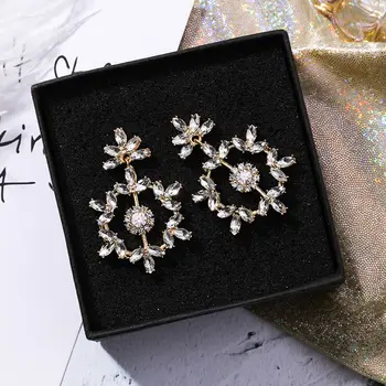 Hollowed-out Earrings Crystal Flowers Sweetly With Snowflake Temperament Exaggerated Winter New Year Ear Jewelry Gift Fashion
Hollowed-out Earrings Crystal Flowers Sweetly With Snowflake Temperament Exaggerated Winter New Year Ear Jewelry Gift Fashion