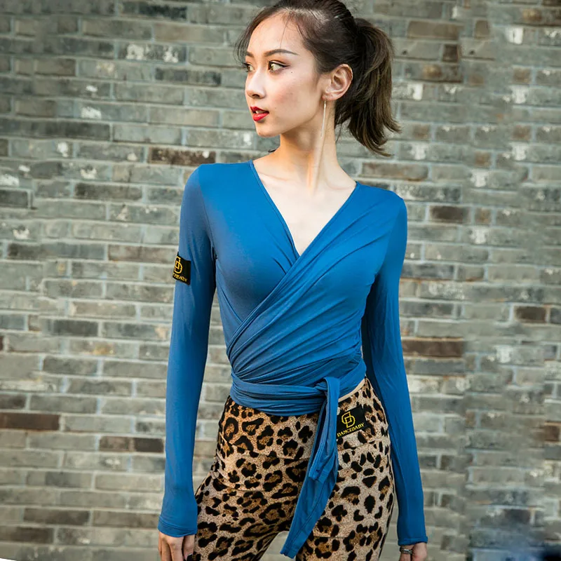 Latin Dance Top For Women Mid Sleeve Sexy V Collar Ladies Cha Salsa Rumba Samba Practice Performance Dancewear Clothing DN3629
Latin Dance Top For Women Mid Sleeve Sexy V Collar Ladies Cha Salsa Rumba Samba Practice Performance Dancewear Clothing DN3629