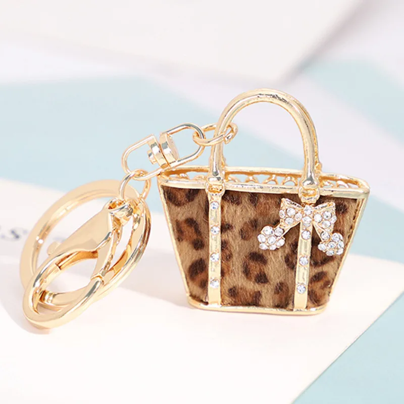2019 Exquisitely Horse Fur Handbag Keychains Fashion Bag Charm Pendant Key Chain Car Key Ring Female Women Keyrings Trinket
2019 Exquisitely Horse Fur Handbag Keychains Fashion Bag Charm Pendant Key Chain Car Key Ring Female Women Keyrings Trinket