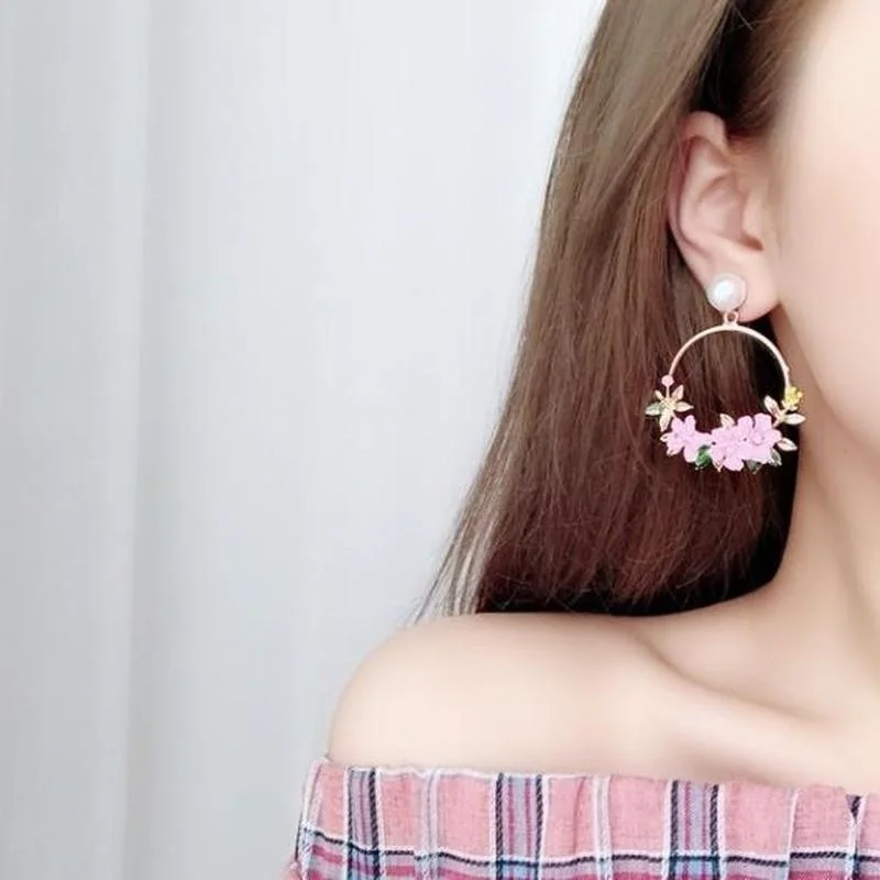 MD 2018 New Summer Elegant Big Circle Flower Earring For Women Fashion Simulated Pearl Rhinestone Boucle D'oreille
MD 2018 New Summer Elegant Big Circle Flower Earring For Women Fashion Simulated Pearl Rhinestone Boucle D'oreille