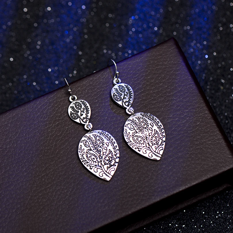Vintage Silver Color Big Water Drop Earrings for Women Ethnic Jewelry Punk Golden Totem Pattern Party Earring Hot Sale
Vintage Silver Color Big Water Drop Earrings for Women Ethnic Jewelry Punk Golden Totem Pattern Party Earring Hot Sale