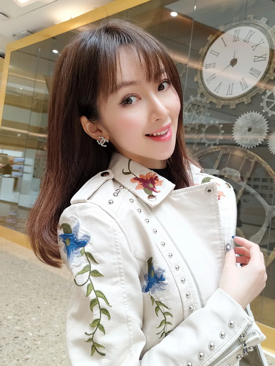 Ailegogo Women Floral Print Embroidery Faux Leather Jacket Casual Pu Black Soft Coat Turn-down Collar Motorcycle Punk Outerwear
Ailegogo Women Floral Print Embroidery Faux Leather Jacket Casual Pu Black Soft Coat Turn-down Collar Motorcycle Punk Outerwear