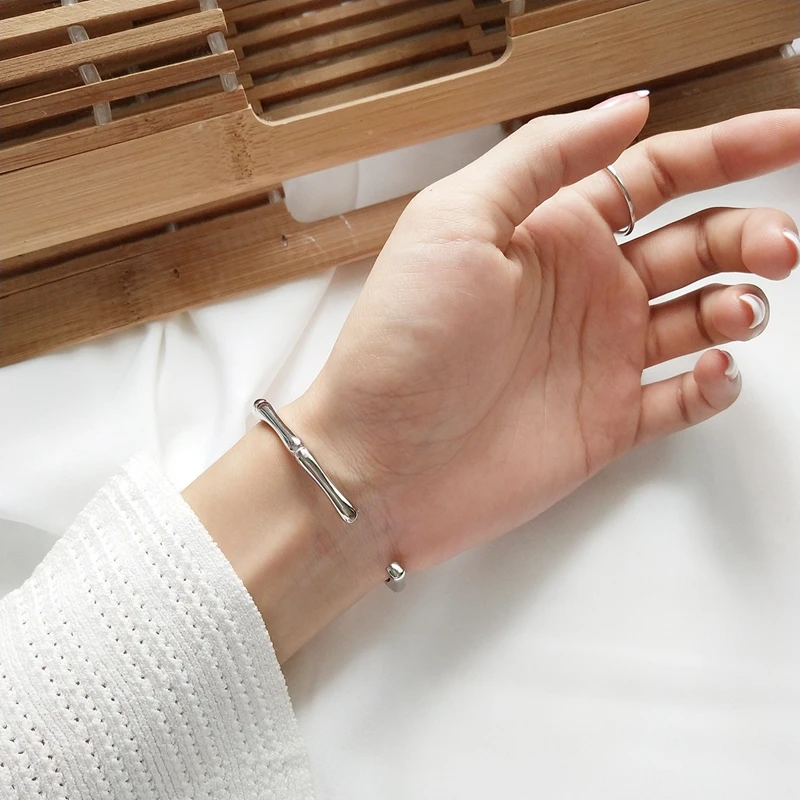 Korean Delicate 925 Sterling Silver Slub Geometric Bangle Bracelet Open Concave-convex Metal Bangle Bracelet Woman Accesories
Korean Delicate 925 Sterling Silver Slub Geometric Bangle Bracelet Open Concave-convex Metal Bangle Bracelet Woman Accesories