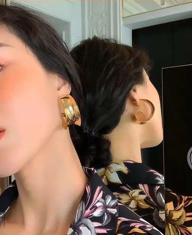 Rongho Punk metal Irregular arc earrings for women gold earring femme Geometric brincos Vintage bijoux 2019
Rongho Punk metal Irregular arc earrings for women gold earring femme Geometric brincos Vintage bijoux 2019