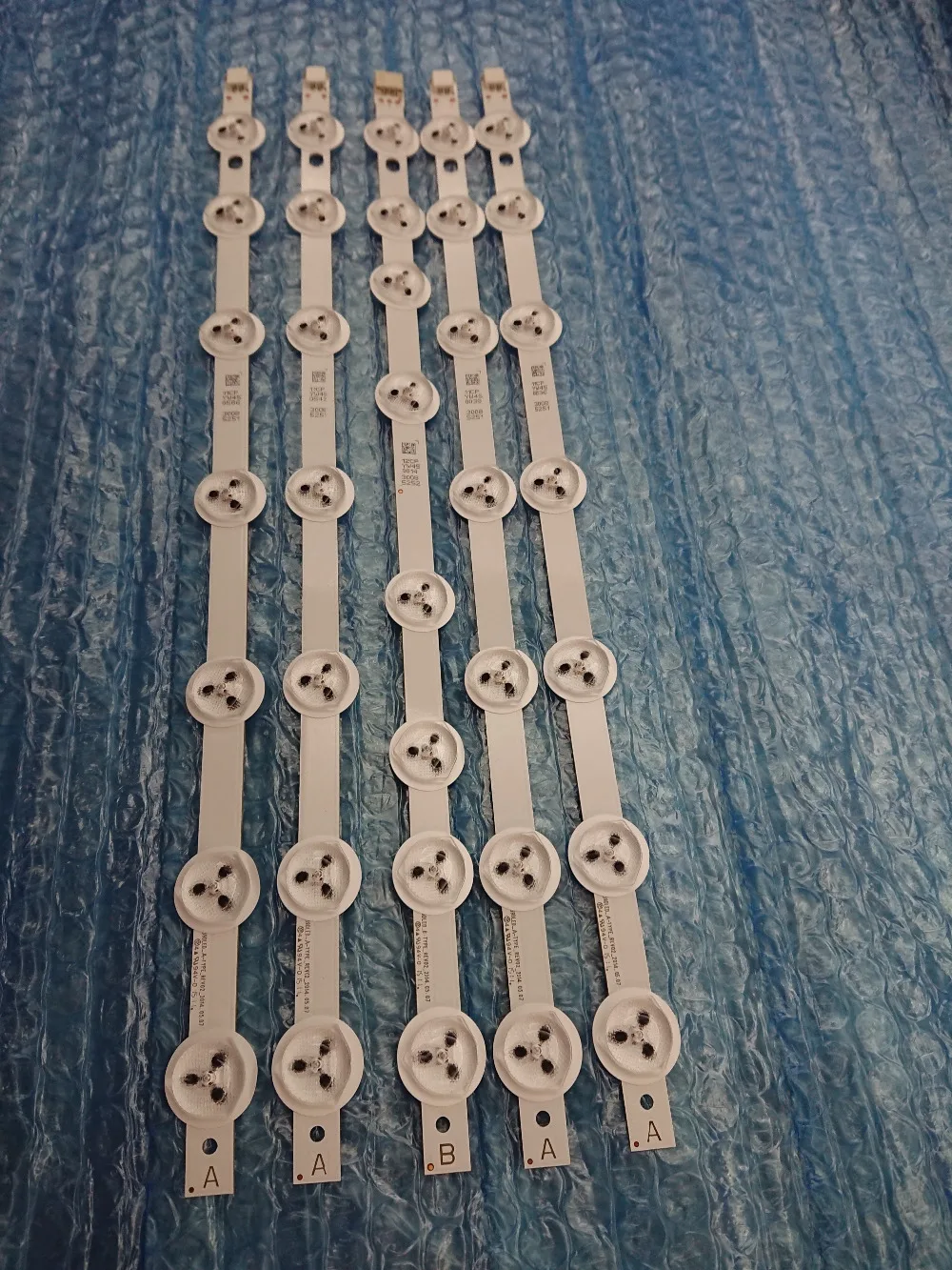 NEW 5 PCS/set LED backlight strip 39DLED A-TYPE REV02 39DLED B-TYPE_REV02 for VES390UNDA-2D-N02 TX-39A300B (4*A*7LED 1*B*8LED)
NEW 5 PCS/set LED backlight strip 39DLED A-TYPE REV02 39DLED B-TYPE_REV02 for VES390UNDA-2D-N02 TX-39A300B (4*A*7LED 1*B*8LED)