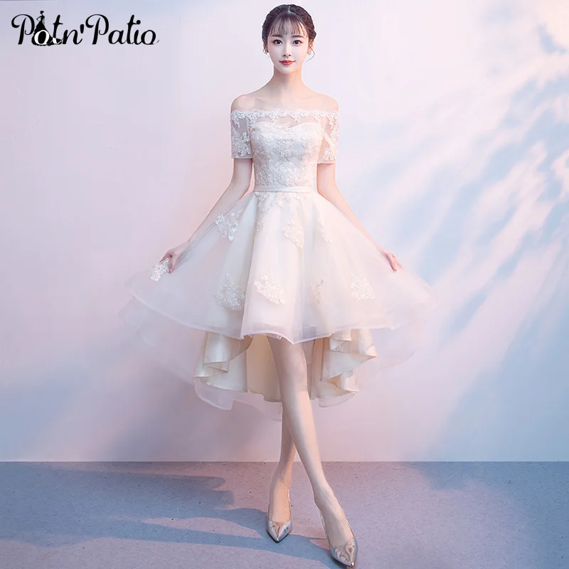 Elegant Boat Neck Off The Shoulder Champagne High Low Homecoming Dresses 2019 Luxury Appliques Short Graduation Dresses
Elegant Boat Neck Off The Shoulder Champagne High Low Homecoming Dresses 2019 Luxury Appliques Short Graduation Dresses
