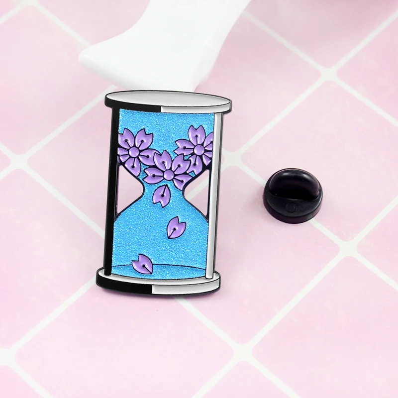 Springtime in Japan Blue hourglass brooch purple petals falling from the bottle Romantic fashion badge Ladies charm jewelry
Springtime in Japan Blue hourglass brooch purple petals falling from the bottle Romantic fashion badge Ladies charm jewelry