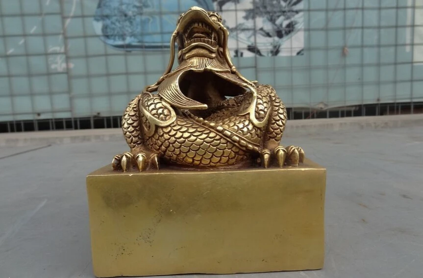 S2775 Folk Chinese Pure Brass RuYi Dragon Unicorn Chop Statue Seal Stamp Signet Set D0317
S2775 Folk Chinese Pure Brass RuYi Dragon Unicorn Chop Statue Seal Stamp Signet Set D0317