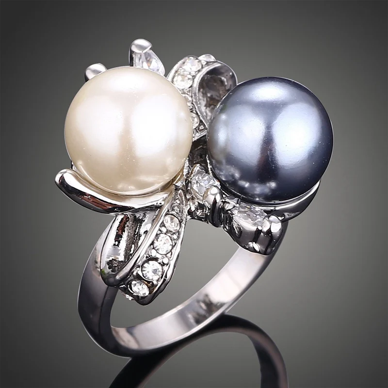 Creative Fashion Natural Double Color Simulated Pearl Rings Flower Design Ring With White &Gray Crystals Finger Rings
Creative Fashion Natural Double Color Simulated Pearl Rings Flower Design Ring With White &Gray Crystals Finger Rings