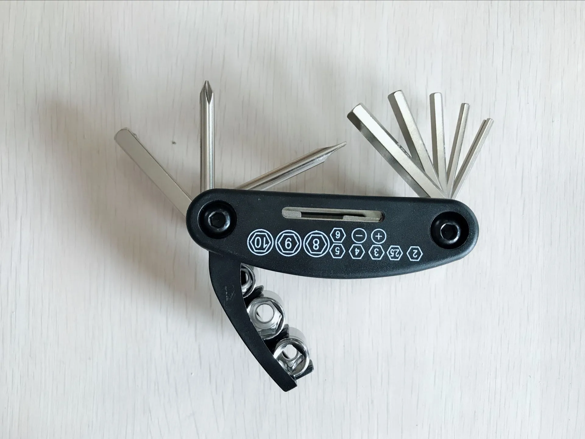 Folding motorcycle repair tire wrench set 16 in 1 Multifunction Bicycle Repair Tools Kit Screwdriver Tool High quality steel
Folding motorcycle repair tire wrench set 16 in 1 Multifunction Bicycle Repair Tools Kit Screwdriver Tool High quality steel