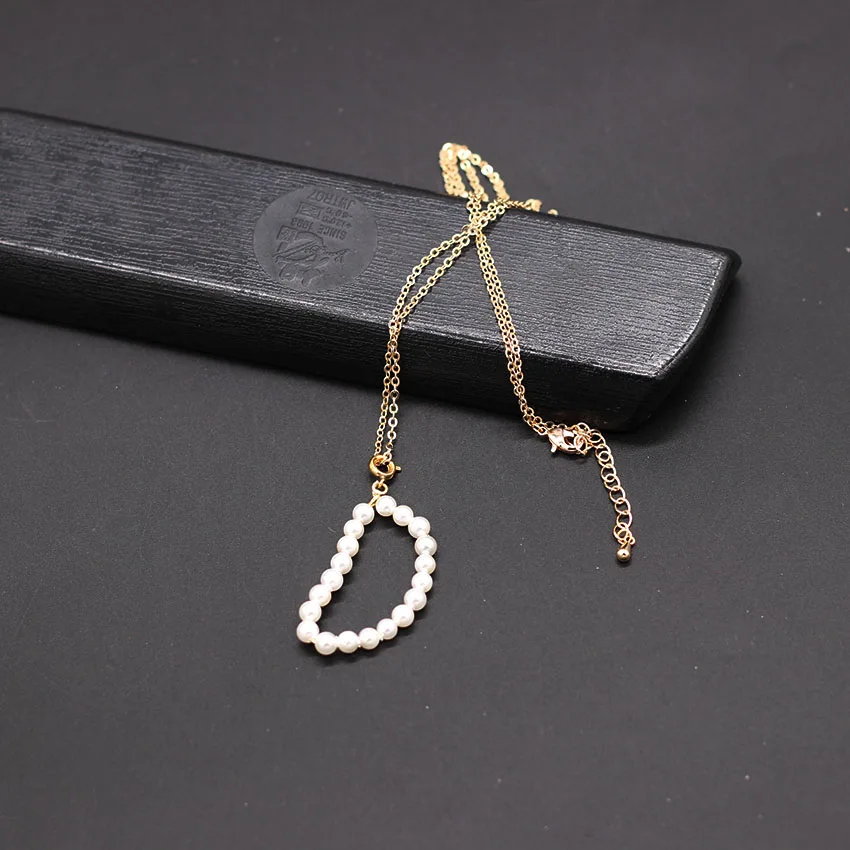 Temperament necklace New fashion simple wind handmade freshwater pearl English alphabet personality necklace 875
Temperament necklace New fashion simple wind handmade freshwater pearl English alphabet personality necklace 875