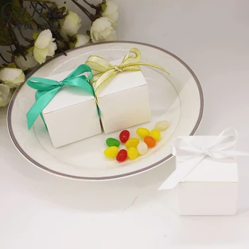 50Pcs European Vintage White Square Candy Box With Green White Gold Silk Ribbon Birthday Wedding Party Kids Shower Guests Gift
50Pcs European Vintage White Square Candy Box With Green White Gold Silk Ribbon Birthday Wedding Party Kids Shower Guests Gift