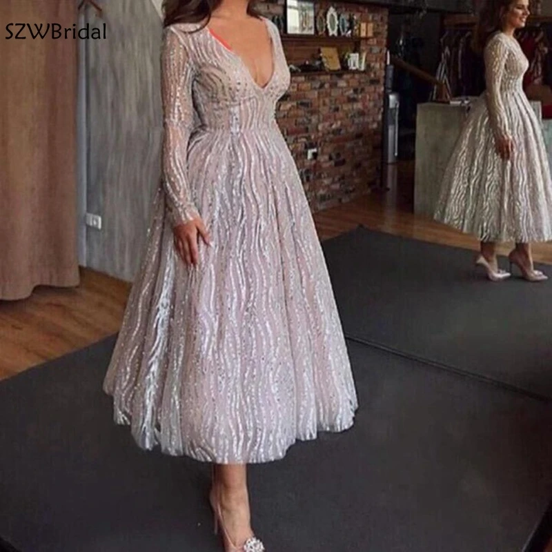 New Arrival V Neck Long sleeve evening dresses 2019 Dubai Arabic evening gown Sequined Lace Short evening dress Plus size 
New Arrival V Neck Long sleeve evening dresses 2019 Dubai Arabic evening gown Sequined Lace Short evening dress Plus size