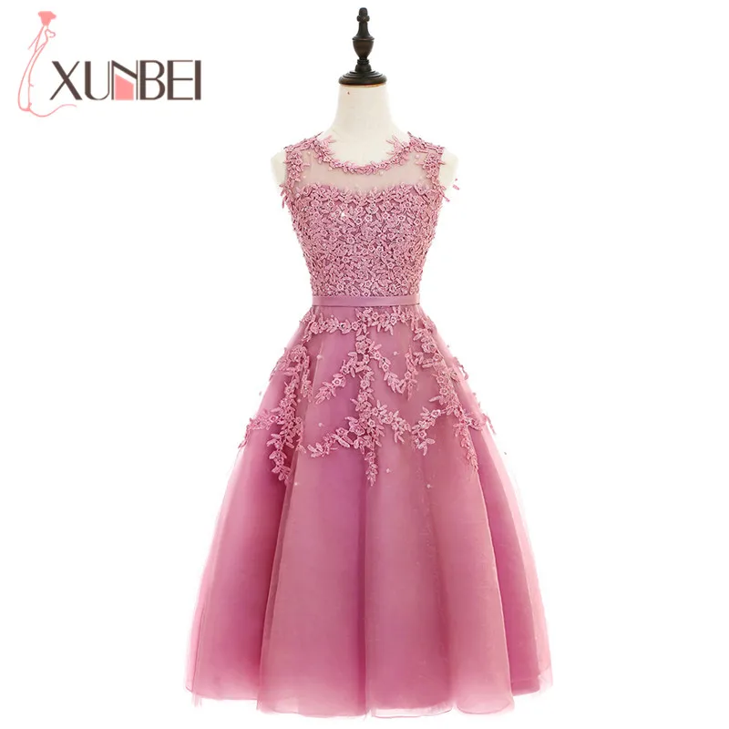 Elegant Sheer O Neck Lace Short Bridesmaid Dresses Tulle Applique Beaded Pearls A Line Formal Guest Prom Party Dresses
Elegant Sheer O Neck Lace Short Bridesmaid Dresses Tulle Applique Beaded Pearls A Line Formal Guest Prom Party Dresses