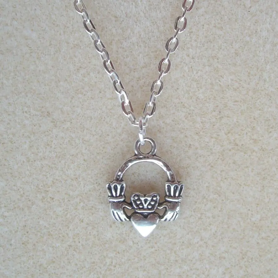 Fashion Jewelry Love Friendship-Irish Claddagh Heart Pendant-Charm Jewelry Vintage Silver Statement Sweater Chain Necklace Q63
Fashion Jewelry Love Friendship-Irish Claddagh Heart Pendant-Charm Jewelry Vintage Silver Statement Sweater Chain Necklace Q63
