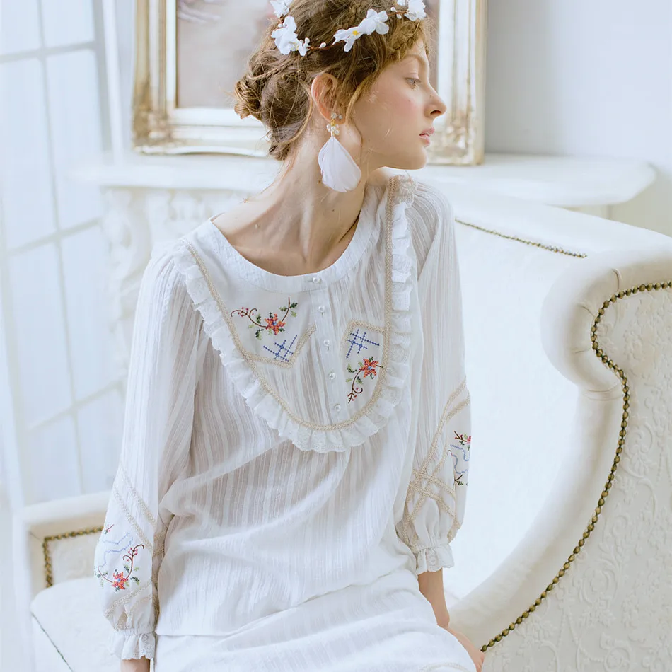 LYNETTE'S CHINOISERIE Spring and summer new arrival fresh and elegant brief white cross stitch cotton shirt
LYNETTE'S CHINOISERIE Spring and summer new arrival fresh and elegant brief white cross stitch cotton shirt