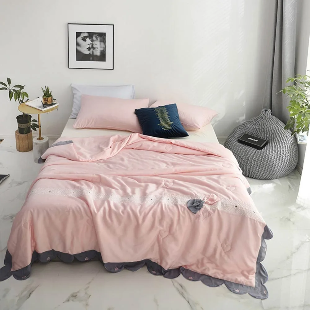 2019 Pink Princess Lace Summer Quilt Air-condition Embroidery Comforter Artificial Silk Fabric Polyester Queen Size
2019 Pink Princess Lace Summer Quilt Air-condition Embroidery Comforter Artificial Silk Fabric Polyester Queen Size