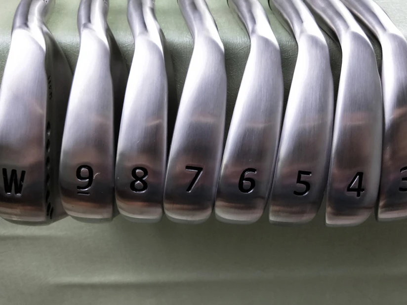Men silve 0311 iron golf forged iron golf club 3-9, W, a set of 8 R / S head cover steel rod free shipping.
Men silve 0311 iron golf forged iron golf club 3-9, W, a set of 8 R / S head cover steel rod free shipping.