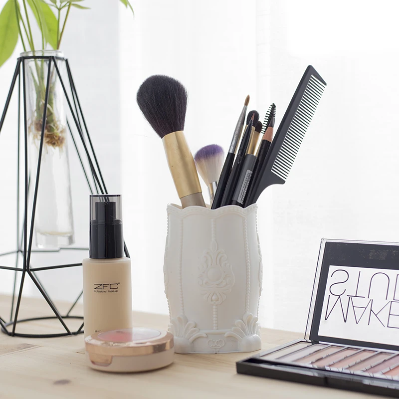 New European Desktop Makeup Brush Beauty Brush Storage Tube Office stationery finishing Box pen cartridge box clutter Box
New European Desktop Makeup Brush Beauty Brush Storage Tube Office stationery finishing Box pen cartridge box clutter Box