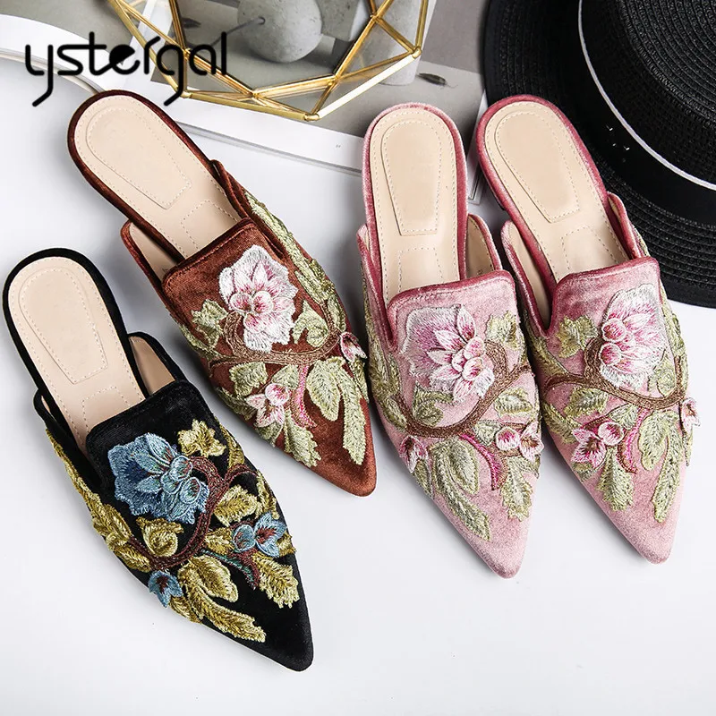 Ystergal Fashion Velvet Women Slippers Embroidery Flat Shoes Woman Pointed Toe Mules Loafers Female Flats Outside Footwear
Ystergal Fashion Velvet Women Slippers Embroidery Flat Shoes Woman Pointed Toe Mules Loafers Female Flats Outside Footwear