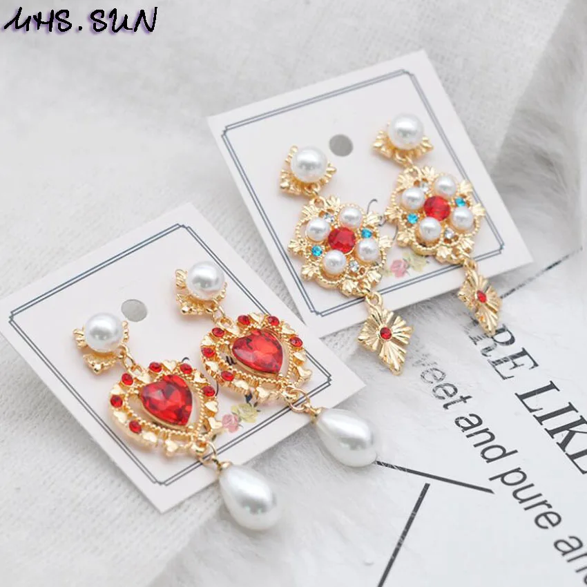 MHS.SUN Baroque Pearl Hollow Heart Drop Earrings Vintage Court Style Crystal Dangle Earrings Gold Color For Party Gift Jewelry
MHS.SUN Baroque Pearl Hollow Heart Drop Earrings Vintage Court Style Crystal Dangle Earrings Gold Color For Party Gift Jewelry