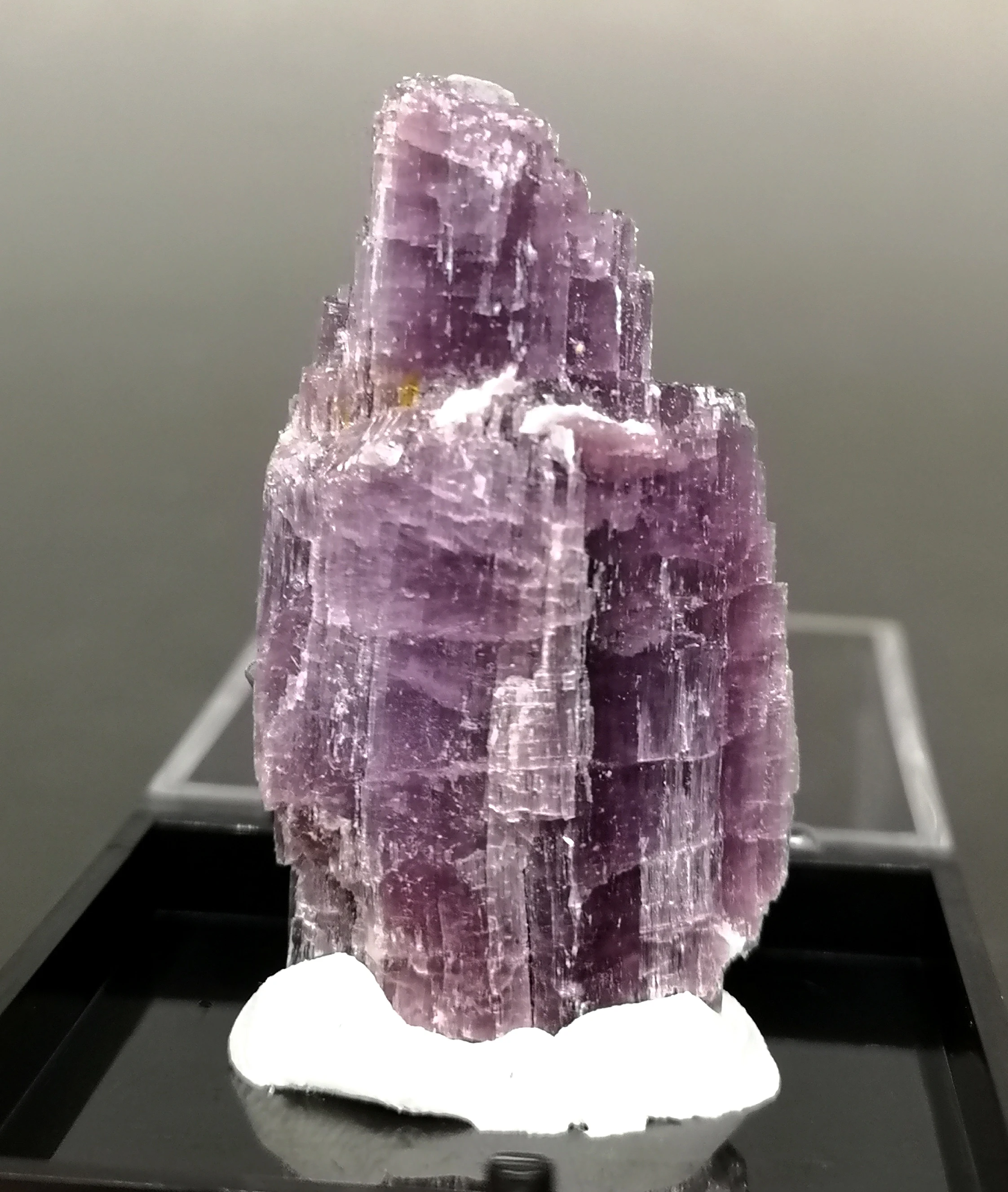 100% Natural Violet crystal mineral specimen stone and crystal from China Send Box
100% Natural Violet crystal mineral specimen stone and crystal from China Send Box