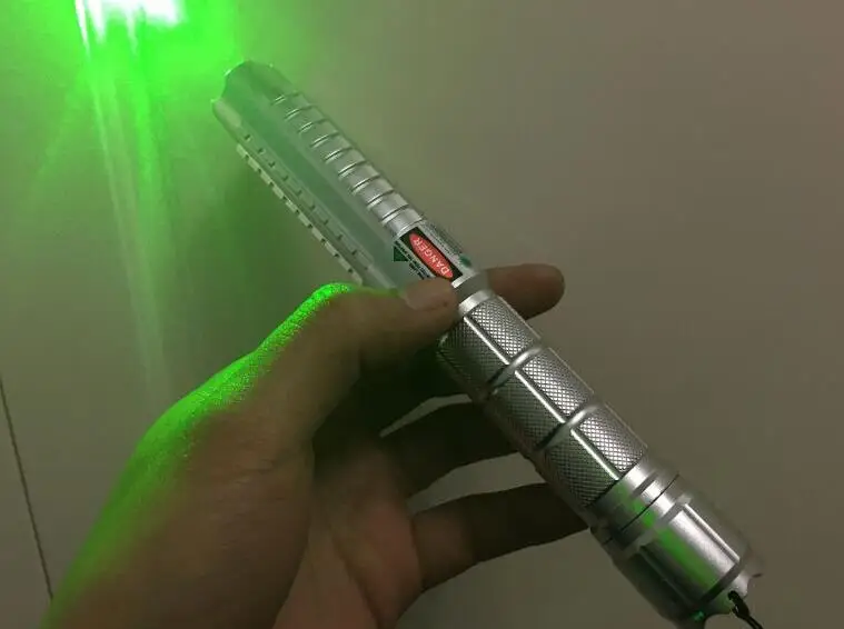 Hot 80000m 532nm Green Starry Laser Pointer Powerful flashlight torch 532nm Beam Light Lazer focus burn matches +5 caps+charger
Hot 80000m 532nm Green Starry Laser Pointer Powerful flashlight torch 532nm Beam Light Lazer focus burn matches +5 caps+charger