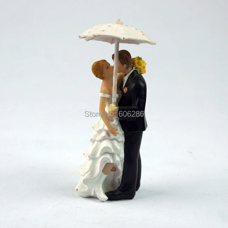 Wholesale 45pcs/LOT Funny Resin Cake Decoration Bride and Groom under umbrella Couple Figurines for wedding cake topper
Wholesale 45pcs/LOT Funny Resin Cake Decoration Bride and Groom under umbrella Couple Figurines for wedding cake topper