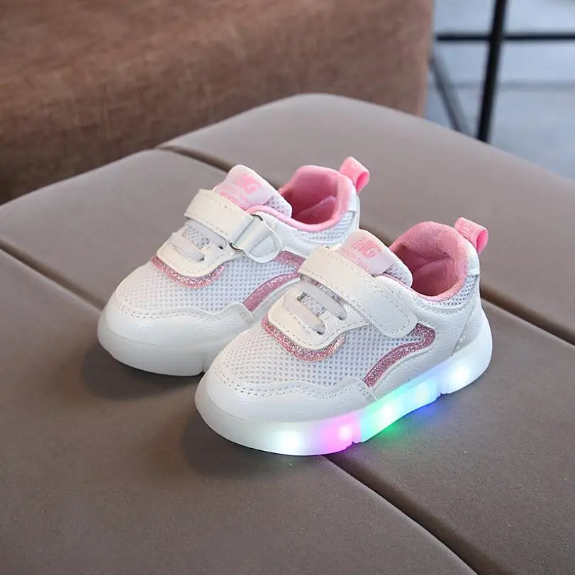 Footwear breathable baby first walkers cute LED patch baby boys girls shoes high quality infant tennis Lovely girls boys shoes
Footwear breathable baby first walkers cute LED patch baby boys girls shoes high quality infant tennis Lovely girls boys shoes