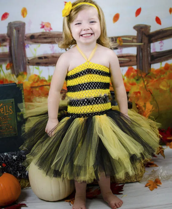 Cute Girls Yellow Bee Tutu Dress Baby 2Layers Crochet Tulle Dress with Flower Headband Kids Cosplay Cartoon Costume Party Dress
Cute Girls Yellow Bee Tutu Dress Baby 2Layers Crochet Tulle Dress with Flower Headband Kids Cosplay Cartoon Costume Party Dress