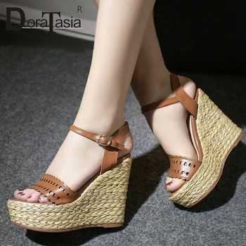 DoraTasia 2019 New Genuine Cow Leather Summer Sandals For Ladies Fretwork Platform 12cm High Wedges Ankle Strap Sandals Women
DoraTasia 2019 New Genuine Cow Leather Summer Sandals For Ladies Fretwork Platform 12cm High Wedges Ankle Strap Sandals Women