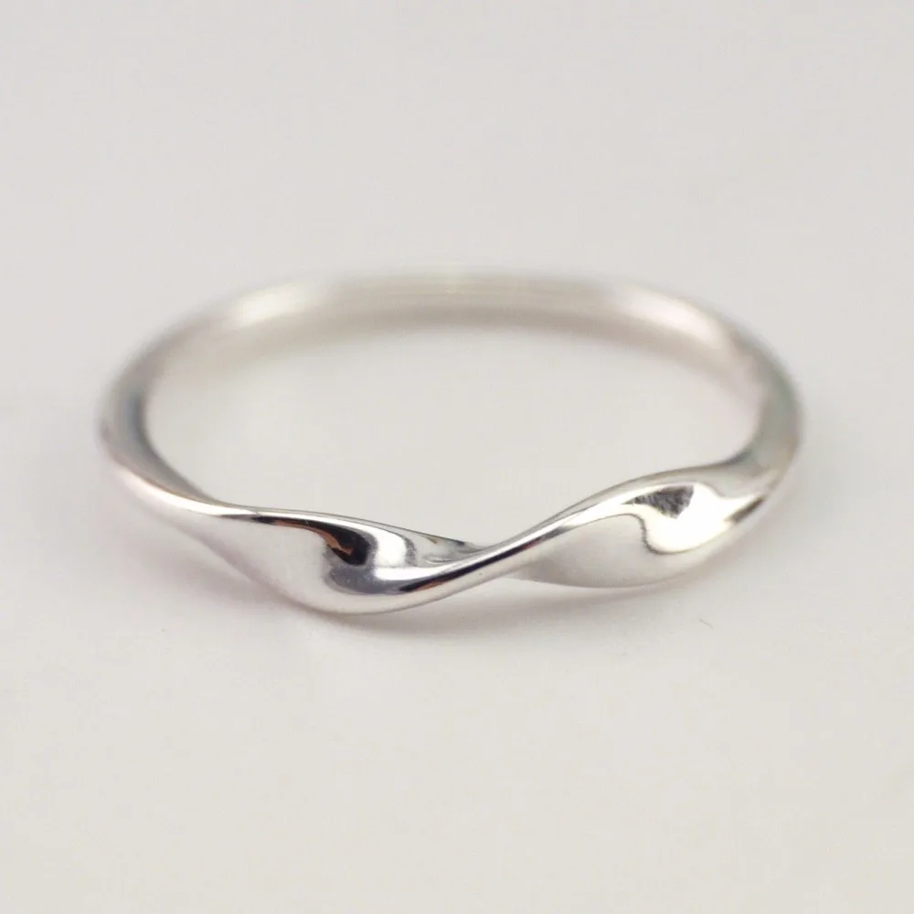Solid Sterling Silver Simple Twisted Knuckle Midi Mid Finger Pinkie Ring A3039
Solid Sterling Silver Simple Twisted Knuckle Midi Mid Finger Pinkie Ring A3039