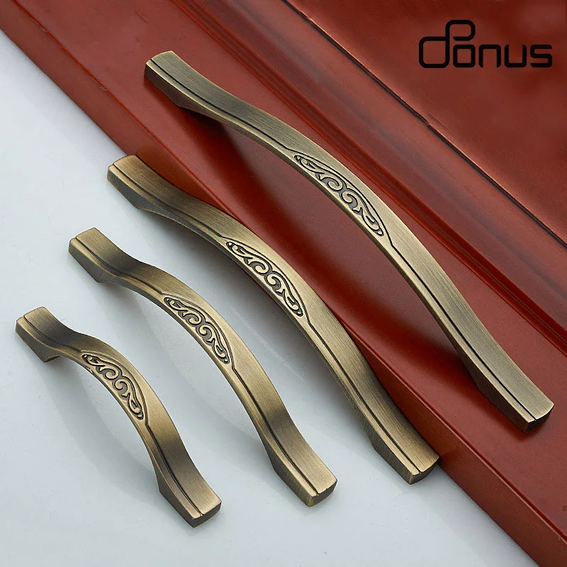 Modern European pastoral small handles Simple golden handle the Cabinet drawers clothes cupboard door handles
Modern European pastoral small handles Simple golden handle the Cabinet drawers clothes cupboard door handles