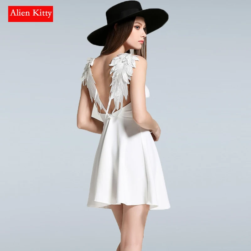 Alien Kitty Summer Fashion Slim Sexy Halter Hollow Lace White Angel Wings Beach Dresses Bodycon Women Dress Vestidos de fiesta
Alien Kitty Summer Fashion Slim Sexy Halter Hollow Lace White Angel Wings Beach Dresses Bodycon Women Dress Vestidos de fiesta