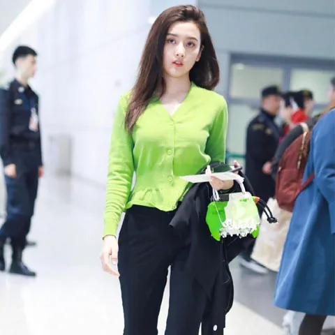New Thin Sweater V-neck Lotus Leaf-edge Button Sweater Spring 2019 Cardigans Button Computer Knitted Casual Women Sweaters
New Thin Sweater V-neck Lotus Leaf-edge Button Sweater Spring 2019 Cardigans Button Computer Knitted Casual Women Sweaters