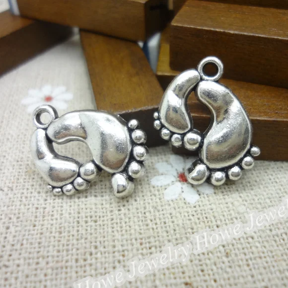 55 pcs Vintage Charms Foot Pendant Antique silver Fit Bracelets Necklace DIY Metal Jewelry Making
55 pcs Vintage Charms Foot Pendant Antique silver Fit Bracelets Necklace DIY Metal Jewelry Making