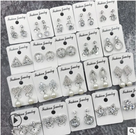 New Designer Flower Pearl Shape Stunning Cubic Zirconia Crystal Women Ear Clip on Earrings Without Piercing
New Designer Flower Pearl Shape Stunning Cubic Zirconia Crystal Women Ear Clip on Earrings Without Piercing