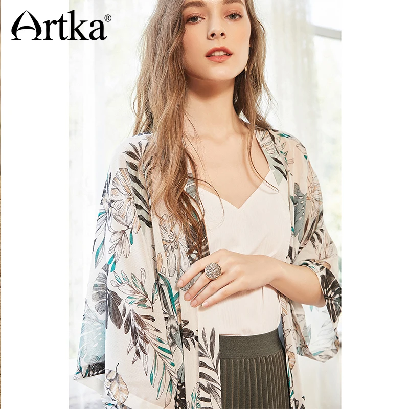 ARTKA 2018 Summer New Women Fresh Printed All-match Three Quarter Sleeve Simple Chiffon Cardigan Sun Protection Shirt WA15082X
ARTKA 2018 Summer New Women Fresh Printed All-match Three Quarter Sleeve Simple Chiffon Cardigan Sun Protection Shirt WA15082X