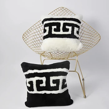Single side genuine sheepskin fur cushion without core black and white decoration lamb sheep fur pillow throw unstuffed
Single side genuine sheepskin fur cushion without core black and white decoration lamb sheep fur pillow throw unstuffed