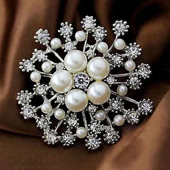 Vintage Stylish Pearl And Crystal Snowflake Wedding Bouquet Brooch Woman Clothes Pins Brooches
Vintage Stylish Pearl And Crystal Snowflake Wedding Bouquet Brooch Woman Clothes Pins Brooches