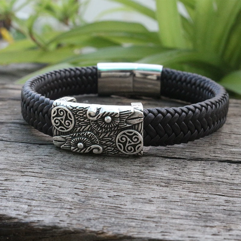 1pcs viking raven Cowhide bracelet men Black Braided Leather Cuff Genuine Leather Bangles Trinity magic merlin symbol jewelry
1pcs viking raven Cowhide bracelet men Black Braided Leather Cuff Genuine Leather Bangles Trinity magic merlin symbol jewelry