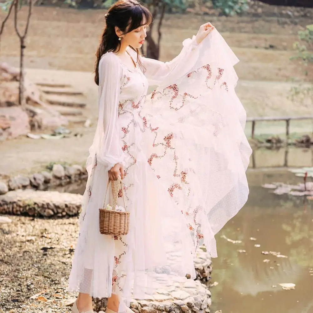 YiLin Kay 2019 High Quality Fashion Runway Designer women dress Heavy industry embroidery super fairy dress maxi dress
YiLin Kay 2019 High Quality Fashion Runway Designer women dress Heavy industry embroidery super fairy dress maxi dress